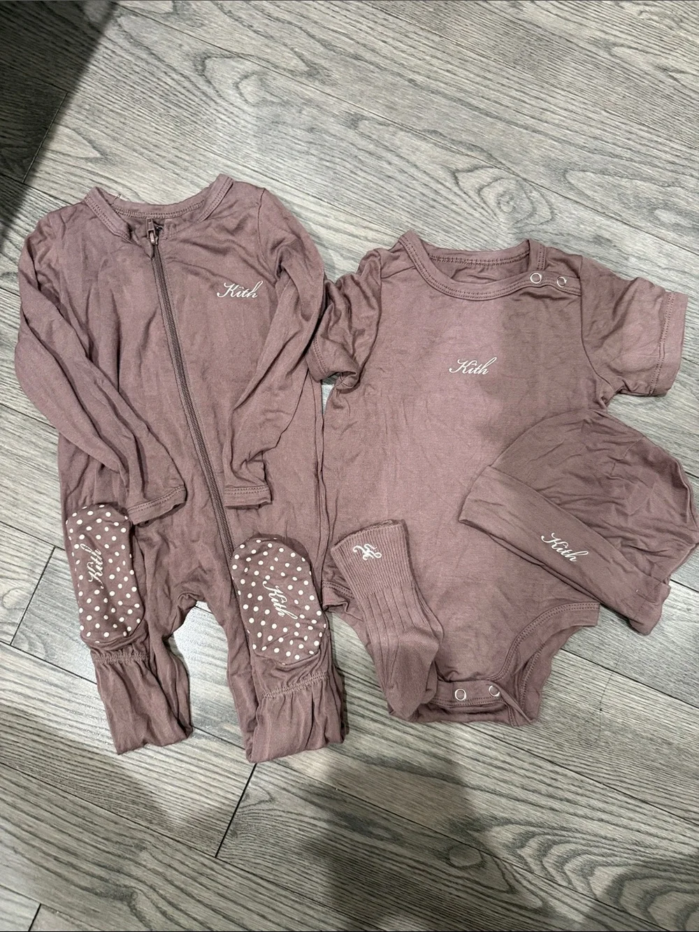 Kith Mauve Baby Footie & Bodysuit Set with Hat and Socks